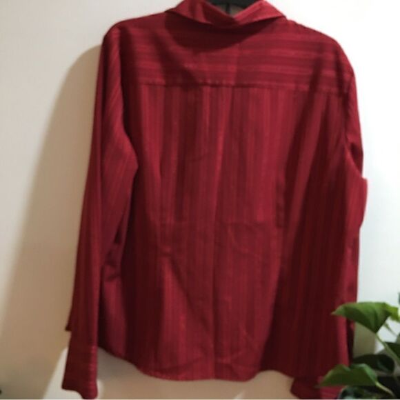 EAST 5th Deep cherry red metallic Button down - Picture 5 of 5